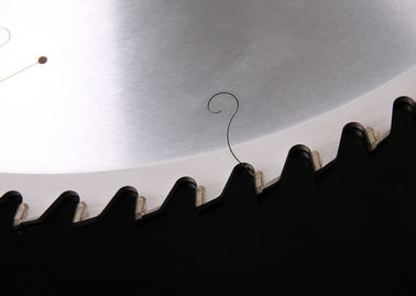 o painel derrubado diamante viu as lâminas cortar claramente a ferramenta do sawblade da cola do painel