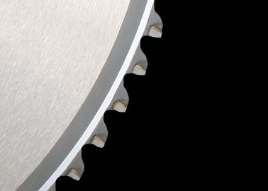 Metal que corta a lâmina de serra circular