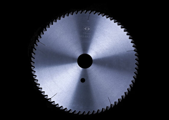 Um woodworking profissional de 14 polegadas considerou a espessura da circular 5mm das lâminas