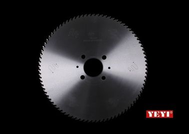 a circular do TCT de 450mm viu a lâmina cortando o lingote de aço, carboneto derrubado viu a lâmina